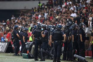 曝梅西愿意降薪70%回归巴萨!把队徽文在了腿上