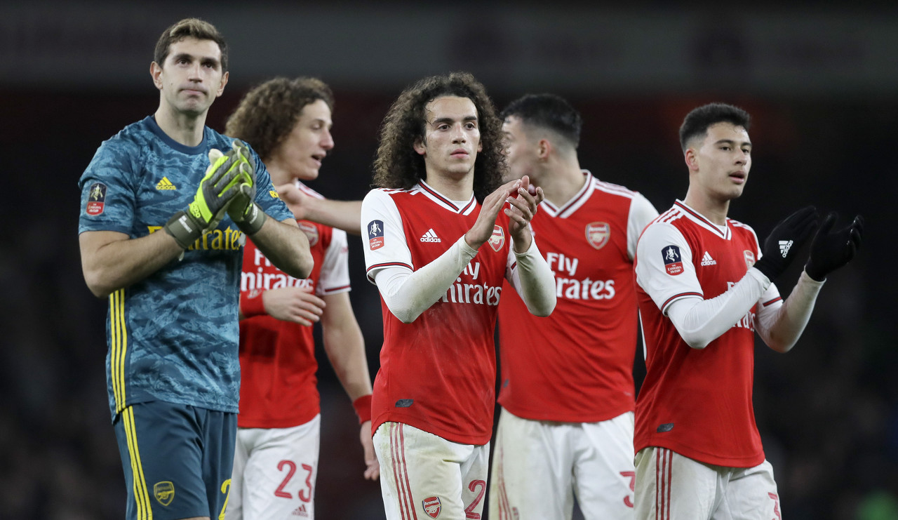 脚踝扭伤！伦纳德再次倒下！快船最担心的来了